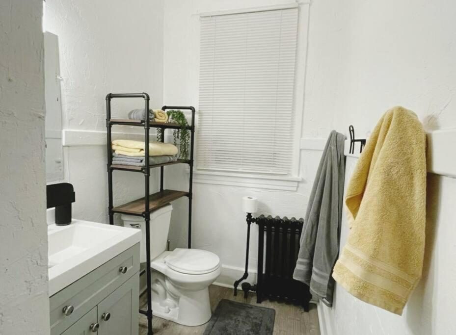 Lovely 2Br W Office Space - King Bed & Alexa Pittsburgh Exterior foto
